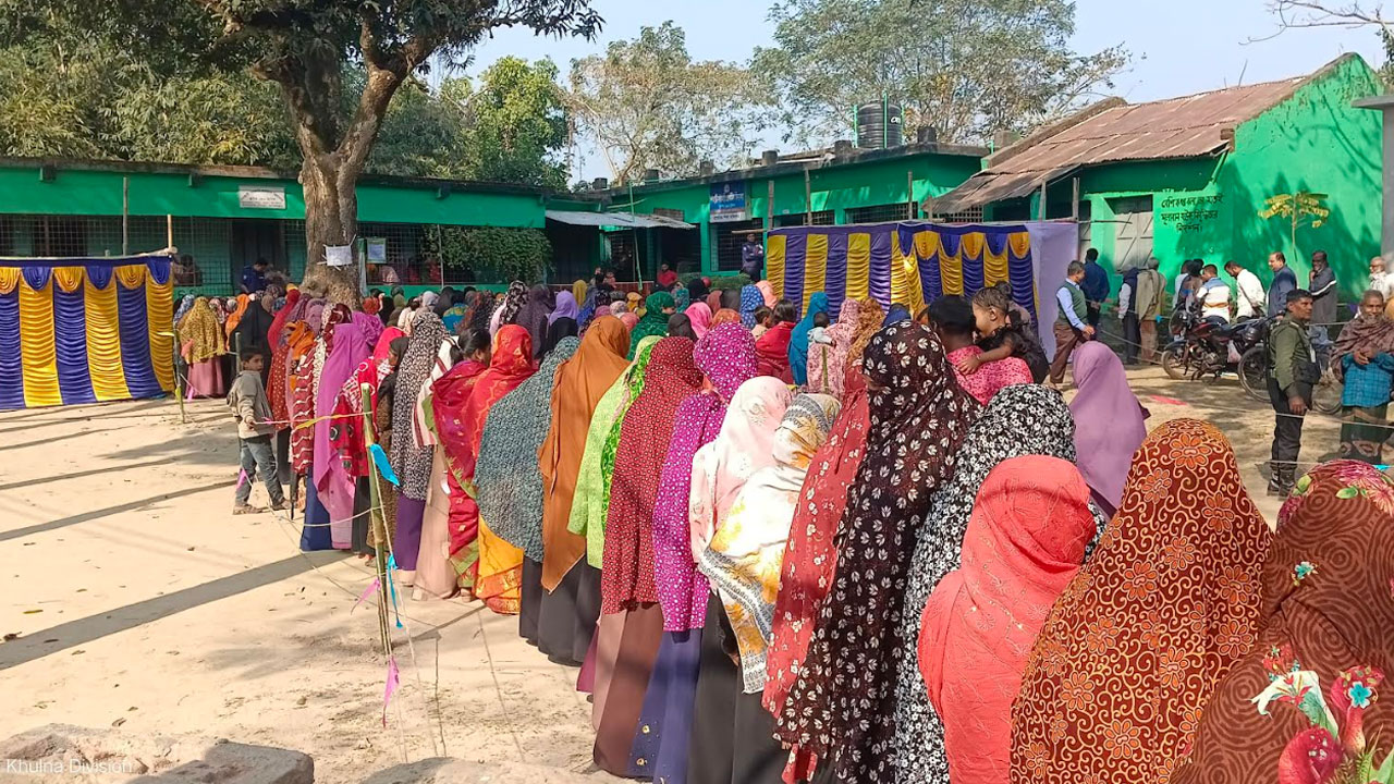 ঝিনাইদহে এক কেন্দ্রে দুই ঘণ্টায় পড়ল ১৪০০ ভোট